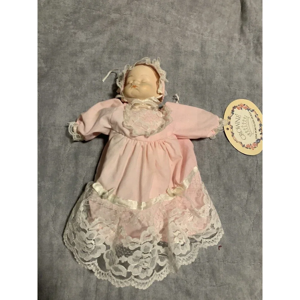 Artmark 1989 Crowne Fine Porcelain Doll Sleeping Baby Musical 9 1/2” NWT